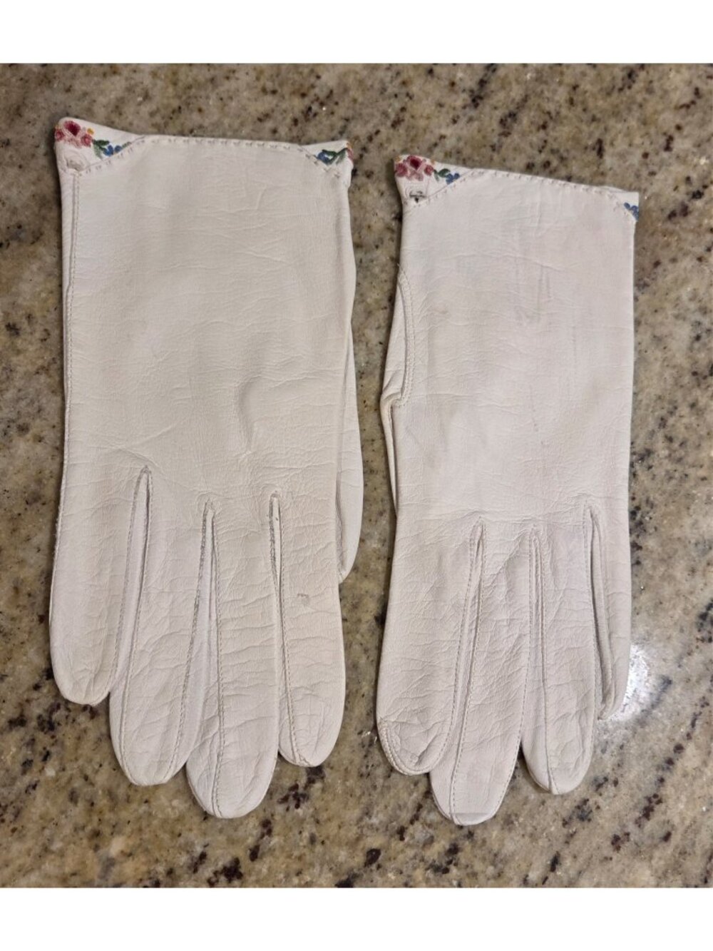 Vintage Womens Size S Off-White Leather Formal Gloves Embroidered Flower